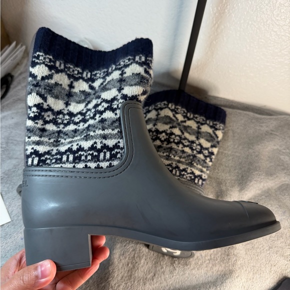CHANEL Gray and Blue Rain Boots with Knit Cuffs - Picture 13 of 16